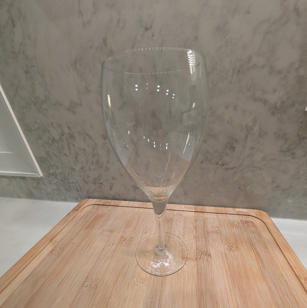 Elegant Clear Wine Glass